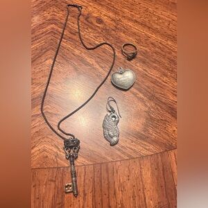 Vintage-Style Key Pendant Necklace in Silver Tone - Women Jewelry